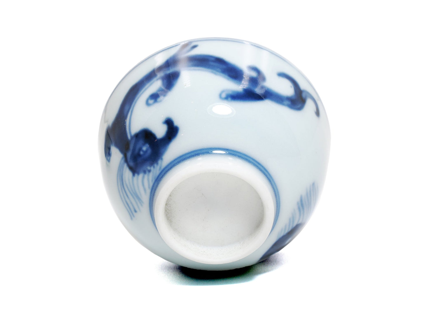 Base view of dragon motif blue and white porcelain teacup