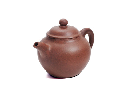 Angled left view of Cha Zhi Ji 秋水壶 Yixing teapot, 45ml, diamond grade purple clay