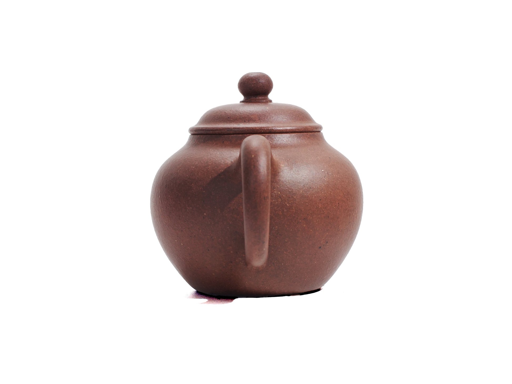 Back view showing handle of Cha Zhi Ji 秋水壶 Yixing teapot, 45ml, diamond grade clay