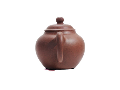 Back view showing handle of Cha Zhi Ji 秋水壶 Yixing teapot, 45ml, diamond grade clay