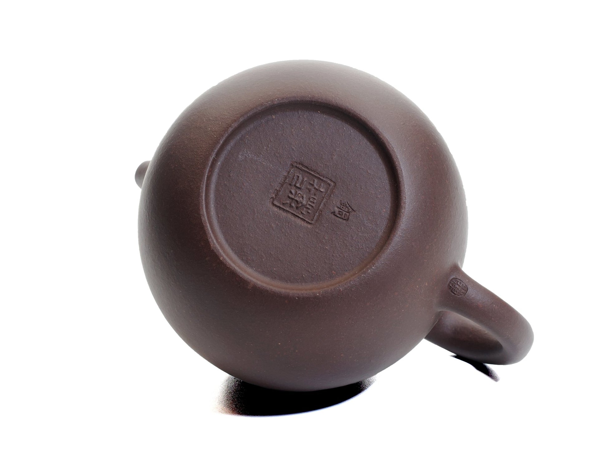 Bottom view of the Da Long Dan teapot showing the potter’s seal stamped into the base of the egg‑shaped pot.