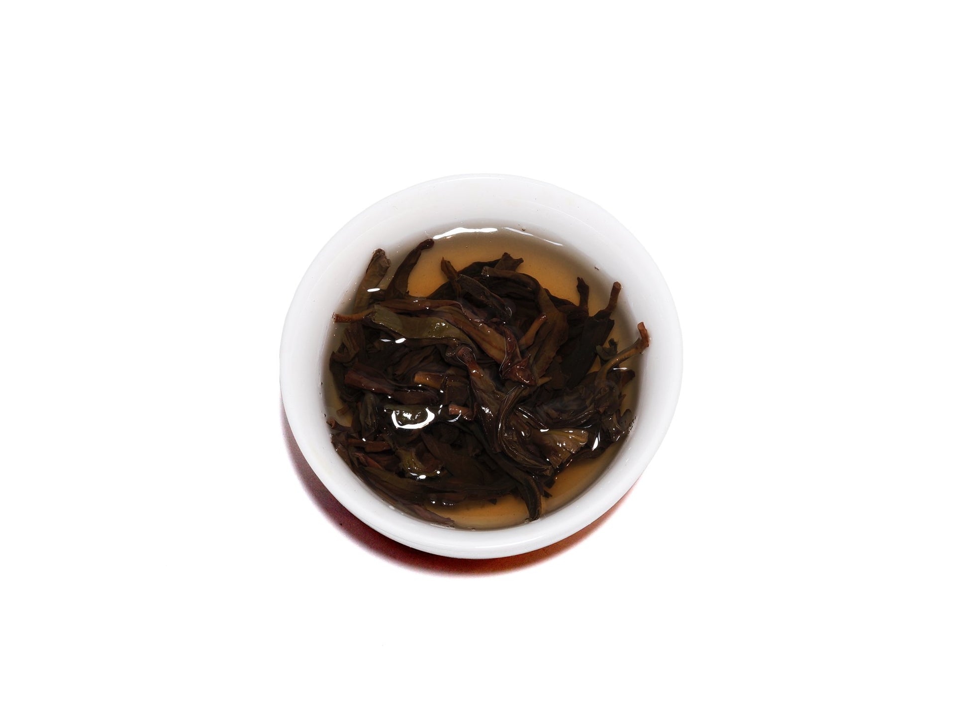 Phoenix Song Zhong Dancong leaves steeping in gaiwan with amber liquor