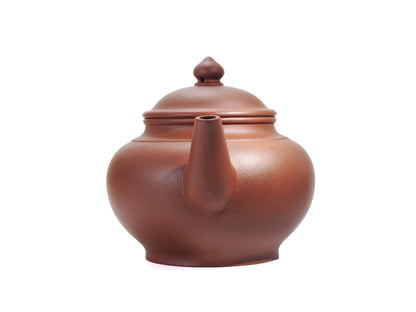 Front view of the Xiao Ying Hu teapot with a bulbous body and short spout made from reddish Hong Pi Long clay.