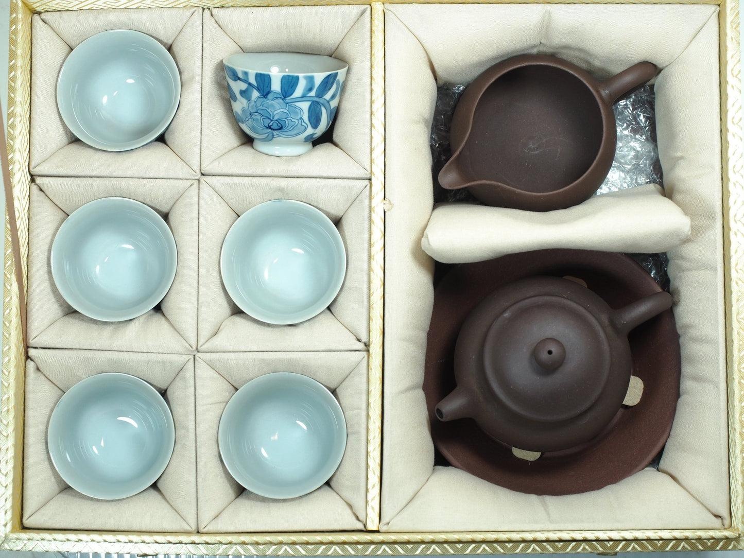 Limited Edition Yixing Zisha Tea Set - Cha Zhi Ji