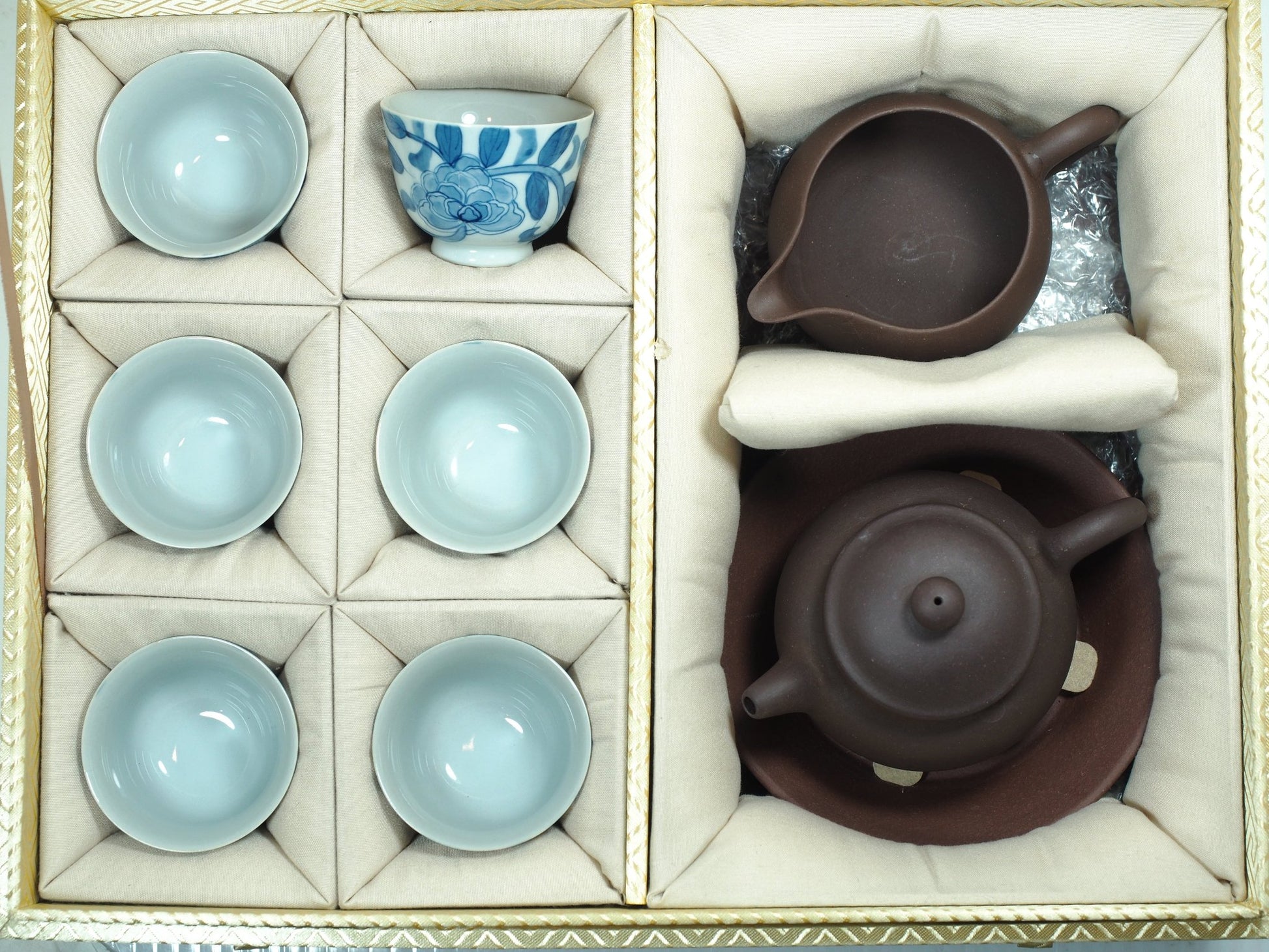 Limited Edition Yixing Zisha Tea Set - Cha Zhi Ji