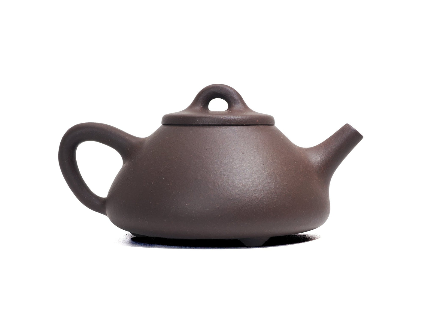 Side profile view of the teapot