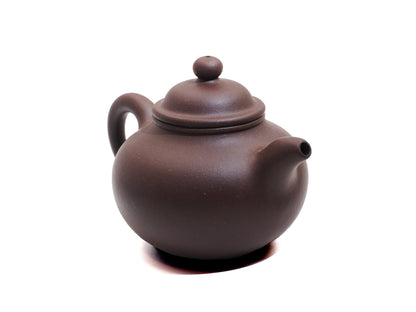Angled front-right view of Da Heng Duo Qiu Yixing teapot, 150ml Bronze-grade