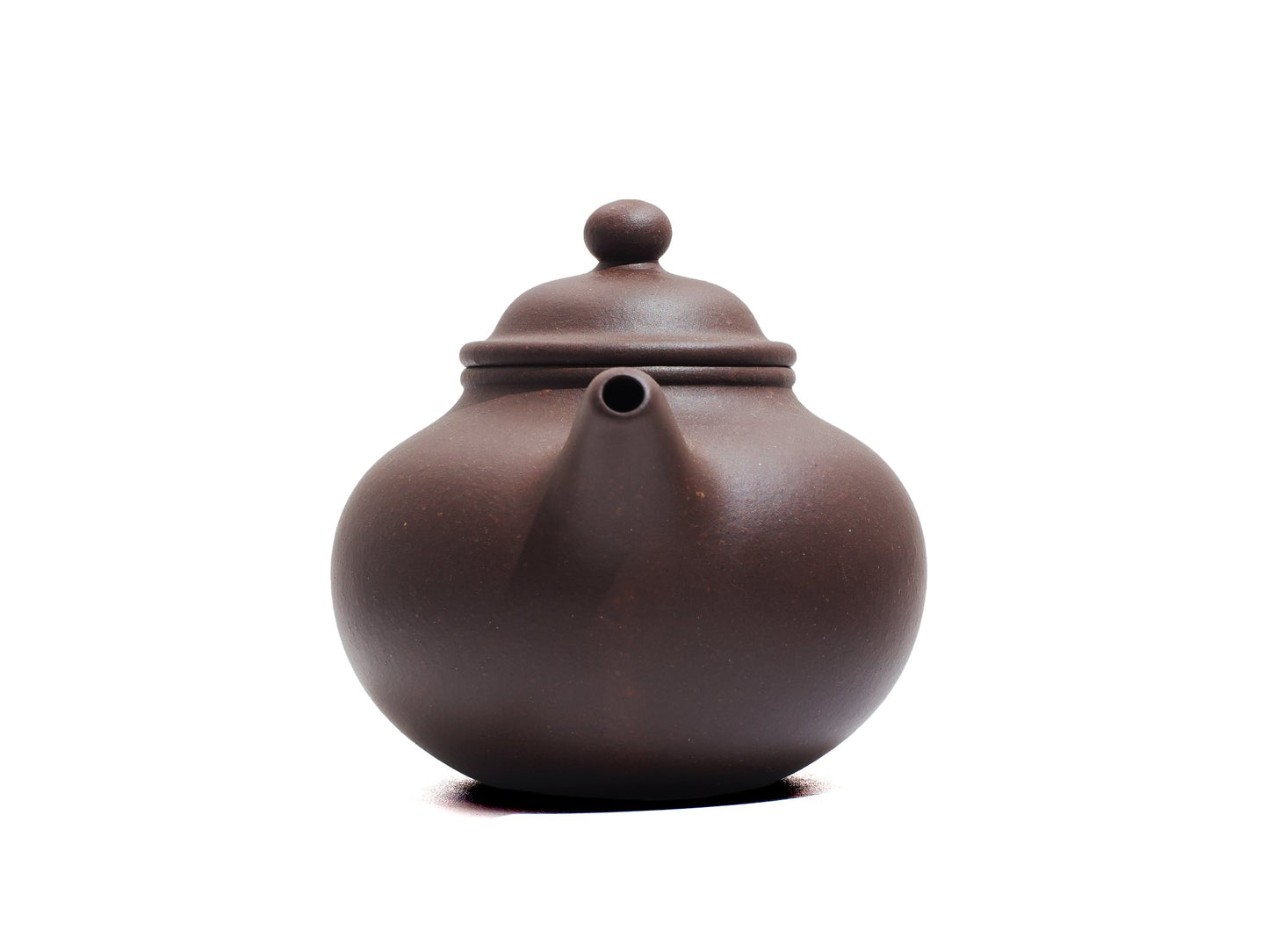 Front spout view of Da Heng Duo Qiu Yixing teapot, 150ml Bronze-grade purple clay