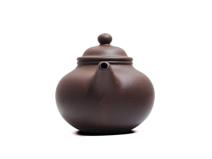Front spout view of Da Heng Duo Qiu Yixing teapot, 150ml Bronze-grade purple clay