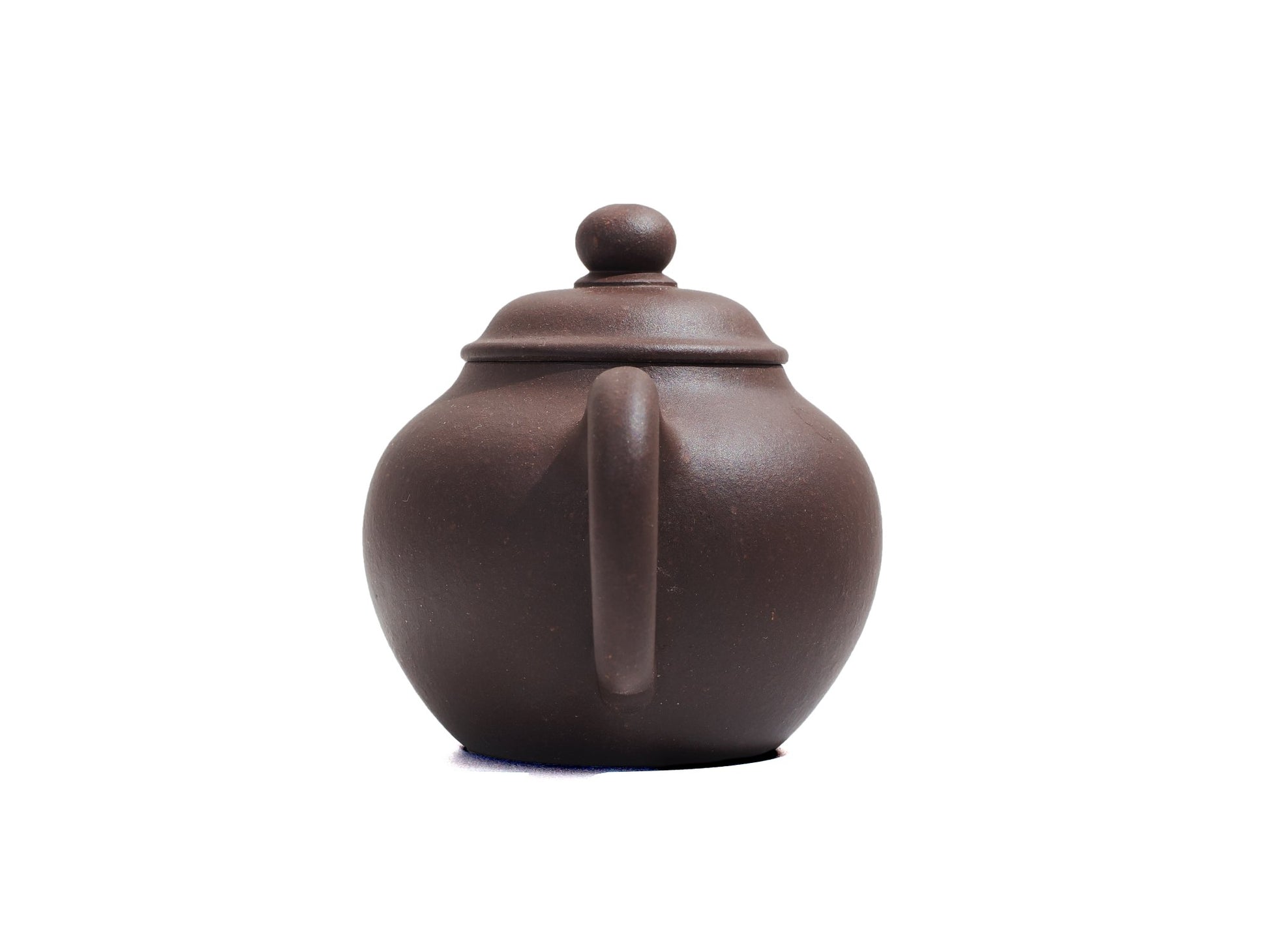 Back handle view of Yi Gong Qiu Shui Yixing teapot, 50ml bronze-grade