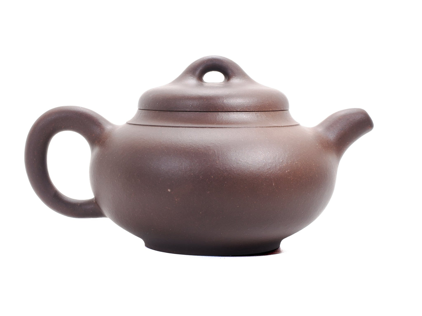 Right side view of the Yun Tong Hu teapot displaying the curved handle, rounded belly and loop‑handle lid.