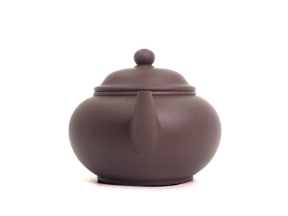 Front view of Shui Ping Yixing Teapot 330ml with spout centered