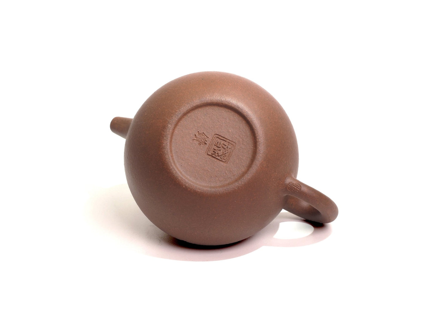Bottom view of Duo Qiu Teapot with seal