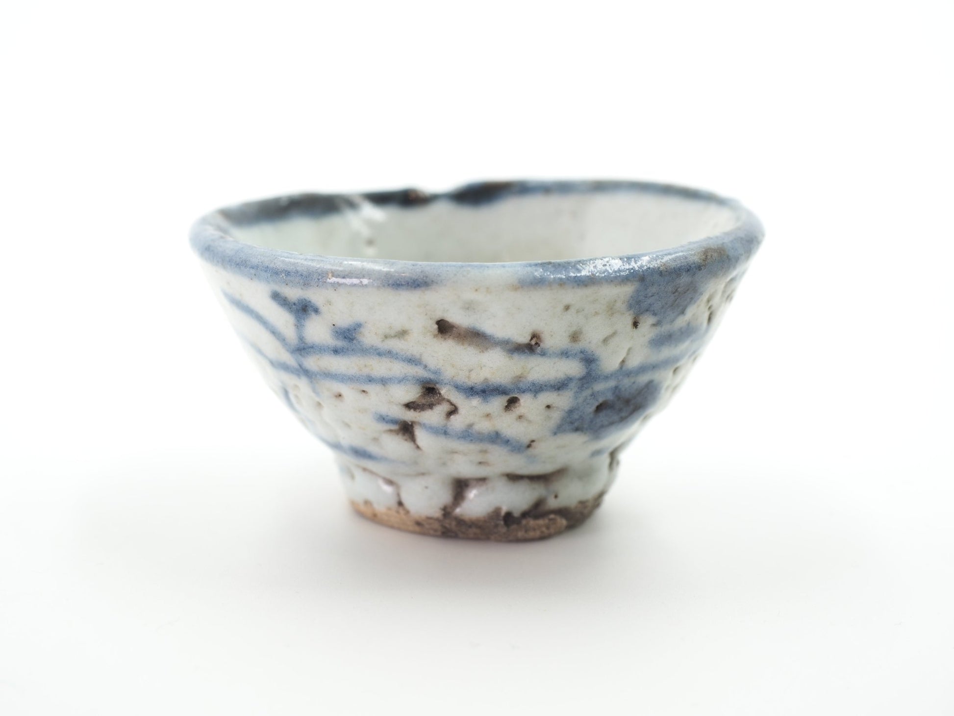 Front view of Late Ming/Early Qing Dynasty Seaweed Motif Cup from Cha Zhi Ji