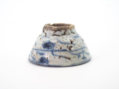 Bottom view of Late Ming/Early Qing Dynasty Seaweed Motif Cup from Cha Zhi Ji