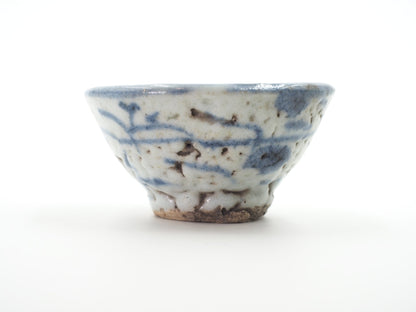 Front view of Late Ming/Early Qing Dynasty Seaweed Motif Cup from Cha Zhi Ji