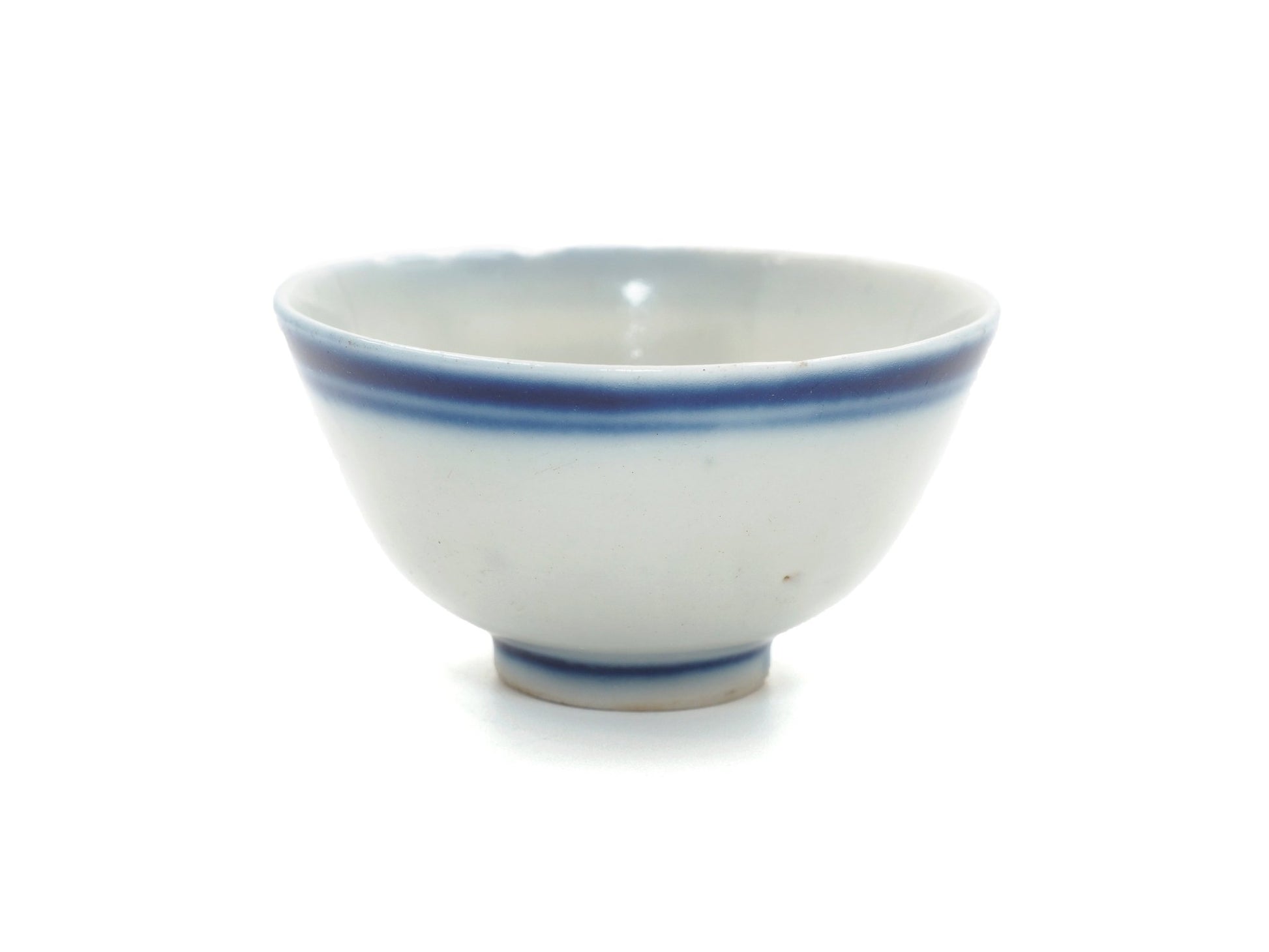 Front view of Late Qing Dynasty Blue Line Cup, Second Grade, from Cha Zhi Ji