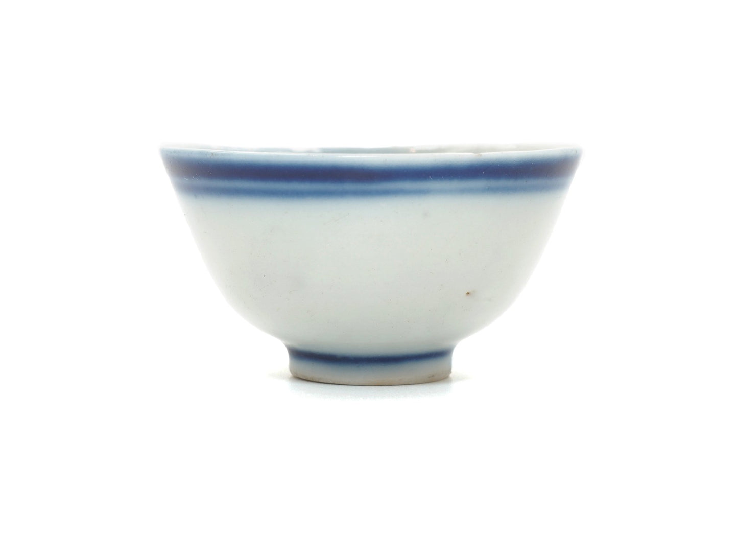 Front view of Late Qing Dynasty Blue Line Cup, Second Grade, from Cha Zhi Ji