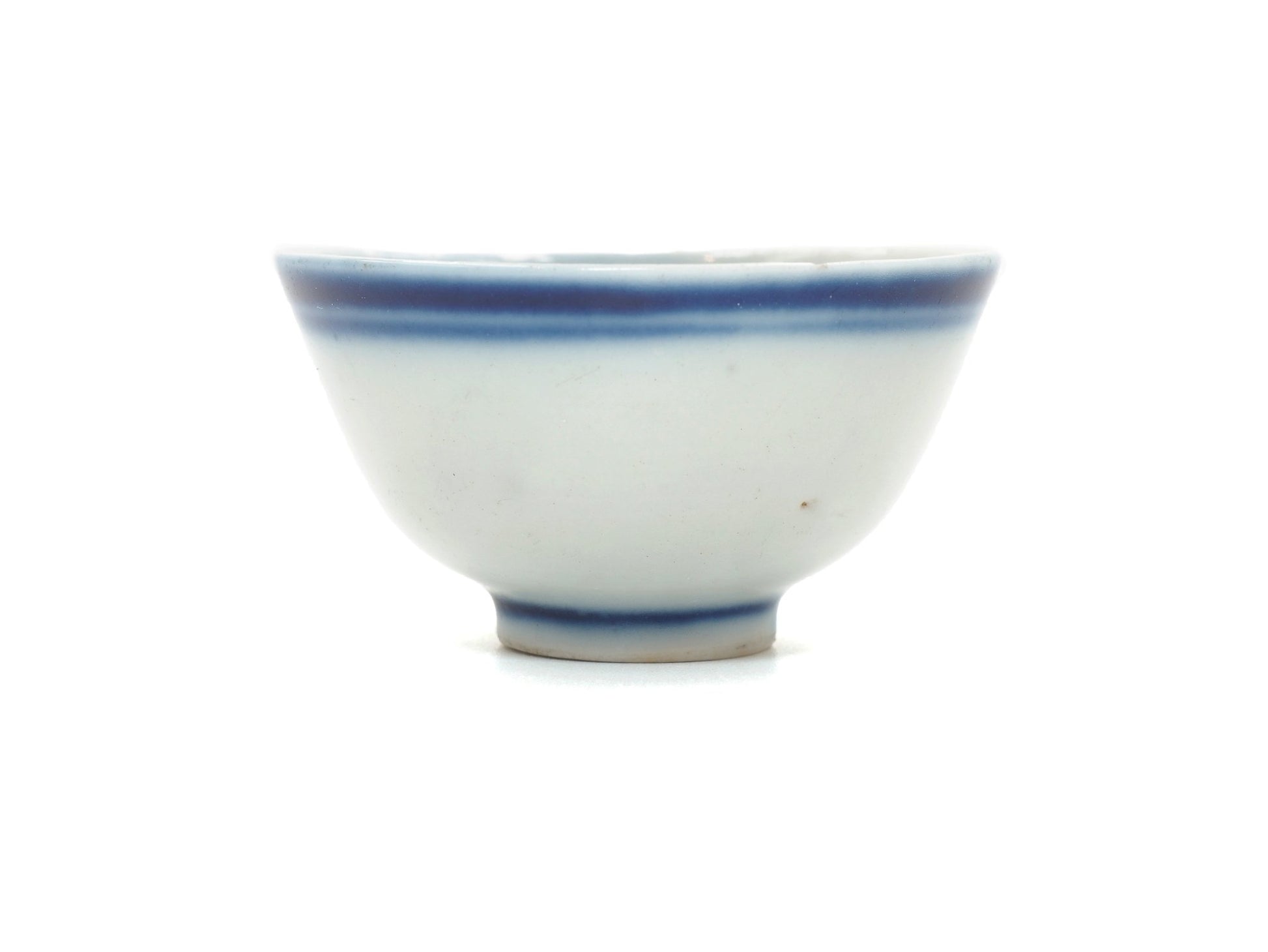 Front view of Late Qing Dynasty Blue Line Cup, Second Grade, from Cha Zhi Ji