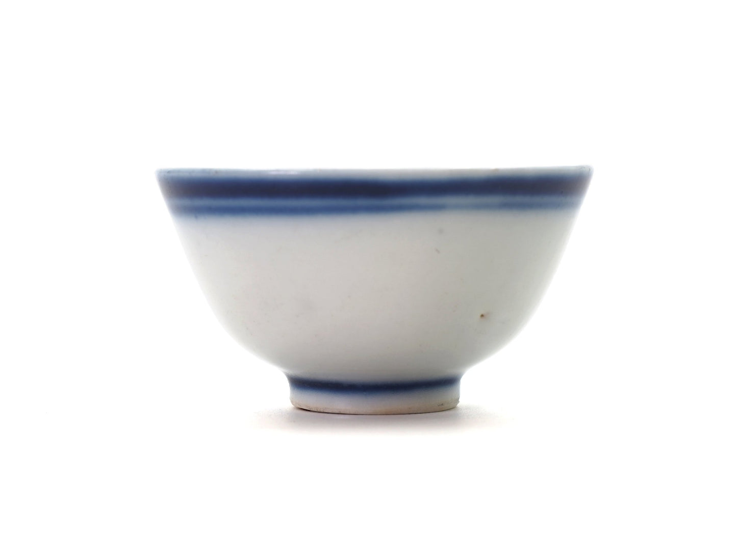 Front view of Late Qing Dynasty Blue Line Cup, First Grade, from Cha Zhi Ji