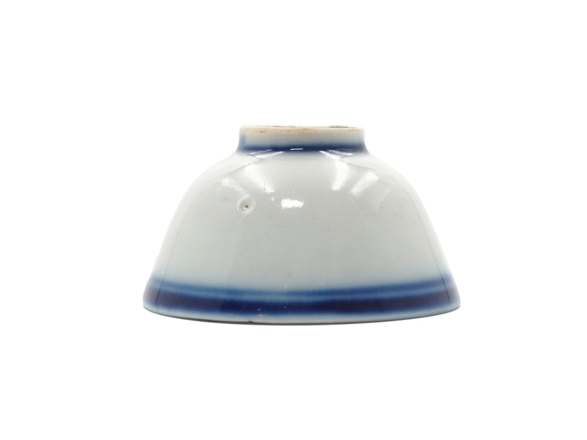 Bottom view of Late Qing Dynasty Blue Line Cup, Second Grade, from Cha Zhi Ji