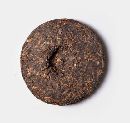 Whole tea cake of Yi Wu Zheng Shan Sheng Pu-Erh tea from 2008 by Cha Zhi Ji