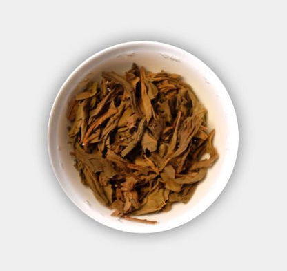 Brewed tea leaves of Yi Wu Zheng Shan Sheng Pu-Erh tea from 2008 by Cha Zhi Ji